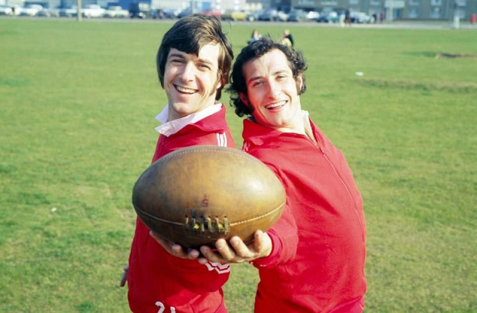 Barry John's famous words to Gareth Edwards are remembered as "You throw it, I'll catch it".

In reality, they spoke Welsh with each other and he actually said, "Twla di fe, ddala i fe". 🏉

He floated across the field with ease.

Nos da Barry John 🏴󠁧󠁢󠁷󠁬󠁳󠁿
