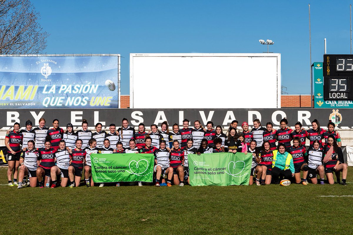 Chami_Rugby's tweet photo. 💚En este #DiaMundialContraElCancer en @Chami_Rugby nos hemos unido a la iniciativa #BrazaletesDeEsperanza de @ContraCancerEs 

👉Además, Pilar Fernández de Valderrama, ex vicepresidenta de la AECC en Valladolid y madrina de nuestro Torneo Contra la Violencia de Género, ha hecho el saque de honor en el partido de la 7ª jornada de la @DHIberdrola que ha medido a El Salvador Femenino 🆚 @rugbysantcugat 

🟩#TodosContraElCáncer
🏳️🏴#LaPasiónQueNosUne