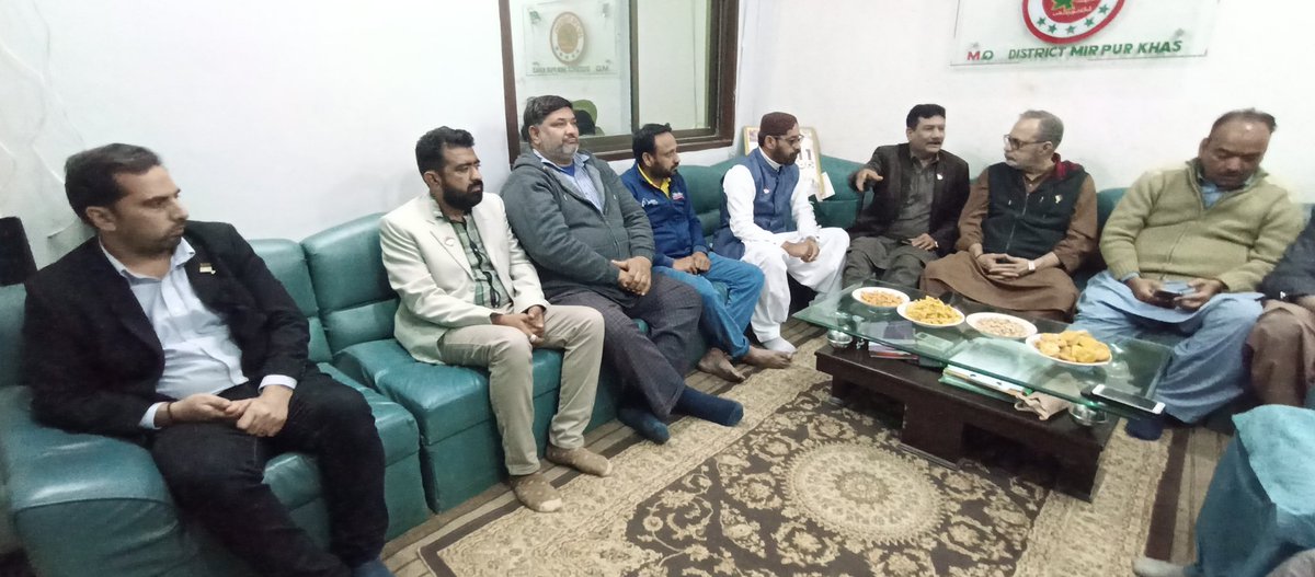 JavedIqbal11522's tweet photo. رکن رابطہ کمیٹی میمبر حیدر عباس رضوی بھائی کی میرپورخاص ڈسٹرکٹ آفس آمد سندھ تنظیمی کمیٹی انچارج و اراکین کمیٹی ڈسٹرکٹ انچارج و اراکین کمیٹی کو کامیاب جلسہ کی مبارک باد دی ساتھیوں بات کی ۔
*ایم کیو ایم پاکستان ڈسٹرکٹ میرپورخاص* 🇧🇬🇵🇰❤✌#Elections2024 #Vote4Kite #PS45 https://t.co/KRZ6p5JbqT