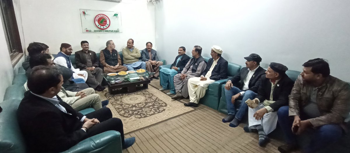 JavedIqbal11522's tweet photo. رکن رابطہ کمیٹی میمبر حیدر عباس رضوی بھائی کی میرپورخاص ڈسٹرکٹ آفس آمد سندھ تنظیمی کمیٹی انچارج و اراکین کمیٹی ڈسٹرکٹ انچارج و اراکین کمیٹی کو کامیاب جلسہ کی مبارک باد دی ساتھیوں بات کی ۔
*ایم کیو ایم پاکستان ڈسٹرکٹ میرپورخاص* 🇧🇬🇵🇰❤✌#Elections2024 #Vote4Kite #PS45 https://t.co/KRZ6p5JbqT