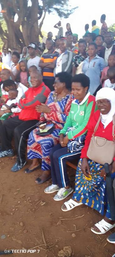 GitegaVuturaa's tweet image. Inkino. Abakenyererarugamba @CNDD_FDDGitega ba #Magarama bahuye na bagenzi babo ba #Musave Murukino rw'umupira w'amaguru muntumbero yo gukomeza ubucuti, ubumwe, akarangamutima no guteza imbere amagar meza. Bikaba vyatew iteka na nyakwubahwa @hon_georges SP @CNDD_FDDGitega yagutse