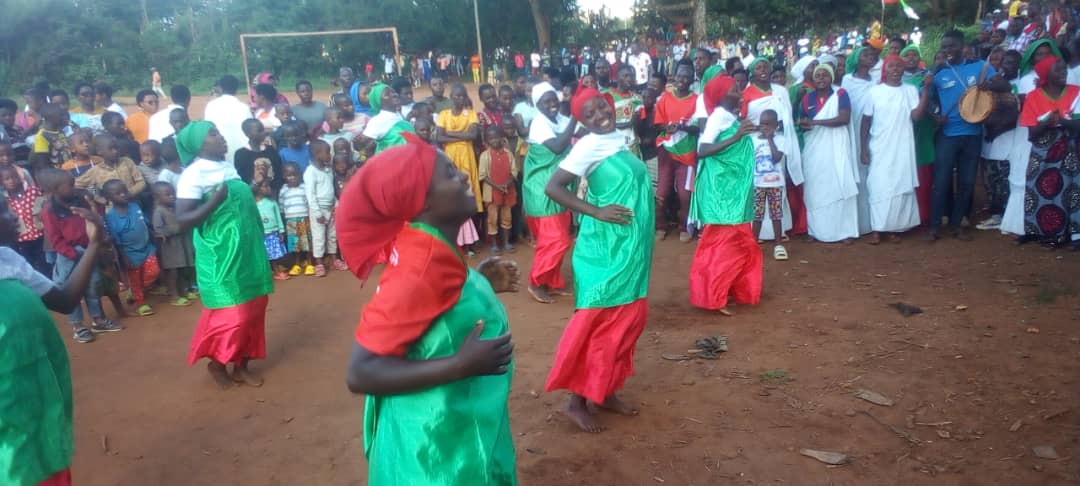 GitegaVuturaa's tweet image. Inkino. Abakenyererarugamba @CNDD_FDDGitega ba #Magarama bahuye na bagenzi babo ba #Musave Murukino rw'umupira w'amaguru muntumbero yo gukomeza ubucuti, ubumwe, akarangamutima no guteza imbere amagar meza. Bikaba vyatew iteka na nyakwubahwa @hon_georges SP @CNDD_FDDGitega yagutse