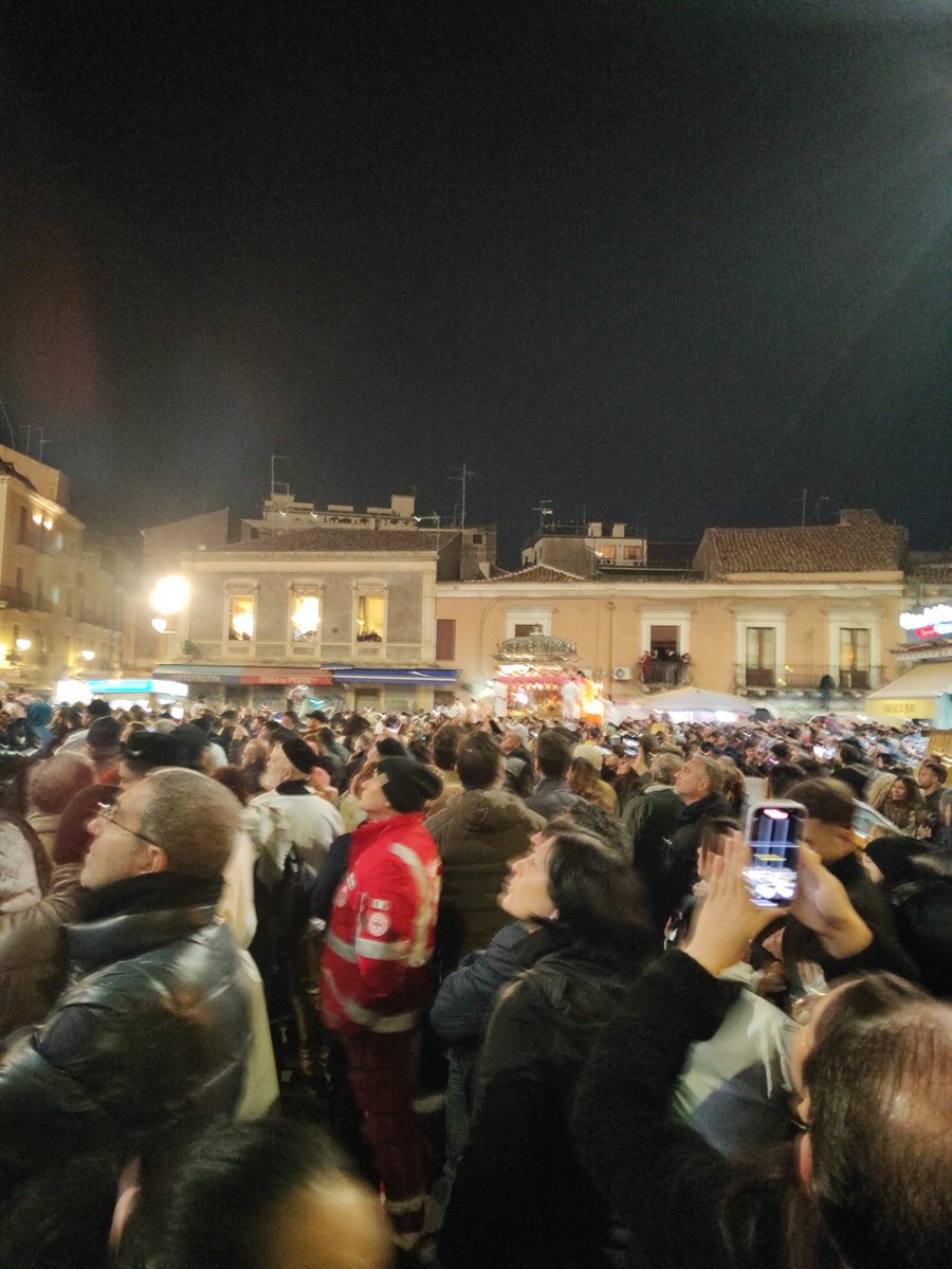 #unnieasanta p.zza Carlo Alberto