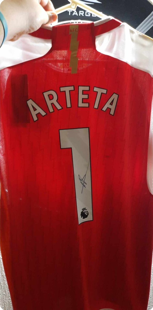 jhsigning's tweet photo. 💥Mikel Arteta BOOOMMM💥

What A Preformance From Arsenal Again Thanks To The Main Man Him  Gaffer Mikel Arteta ..

Come Get Your Signed Hirts Wont Last Long 

Inbox Me If Ur Interested 

#arsenal #arsenalfc #mikelarteta #preimer #winners #emirtesstadium #northlondon #jhsigning https://t.co/bWmPecNrfl