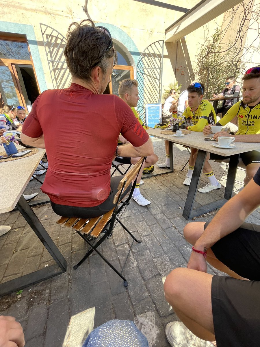 ODemeulemeester's tweet photo. Beste job ever🥰🚴🏽‍♀️ #sportverzorger https://t.co/zwSzvobifG