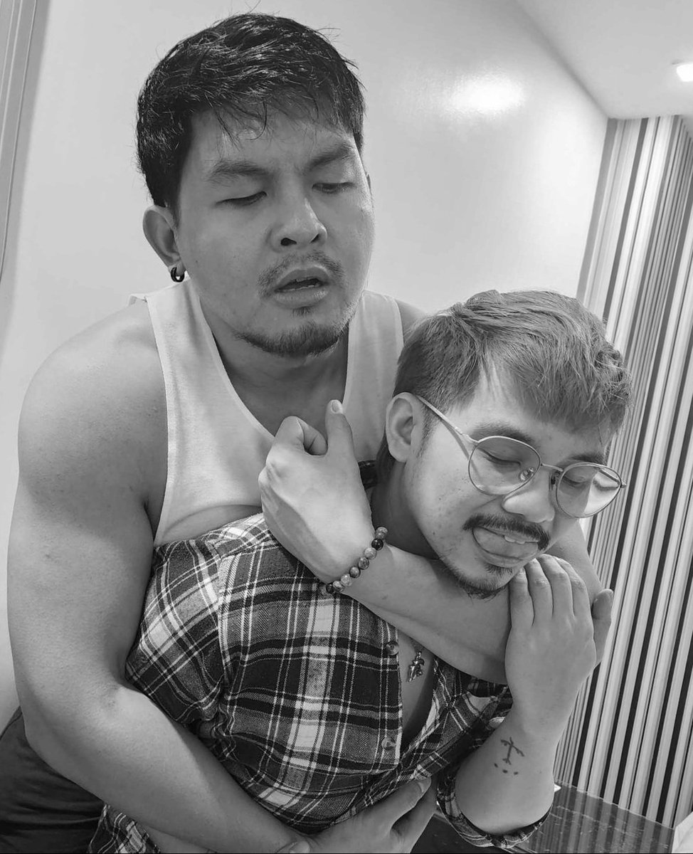 BabyBoi_JC's tweet photo. Vivamax night yesterday with these geek babyboy buddies
@MarcusMola14 @luxcumchristo hahahaha
#chunlink #vivamax #humandildo https://t.co/Kvs3LzVING