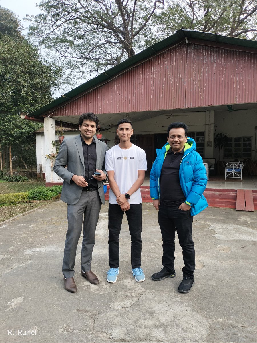rtruhel's tweet photo. জনপ্রিয় টিভি উপস্থাপক ফারাবি হাফিজ ভাইয়া ও একটি বলার মত গল্পের চেয়ারম্যান ইকবাল বাহার ভাইয়ার সাথে। 

#debatcapres2024 #GRAMMYs #AppleVisionPro #news #press #repot #ViralVideos https://t.co/UJyhVglY6e