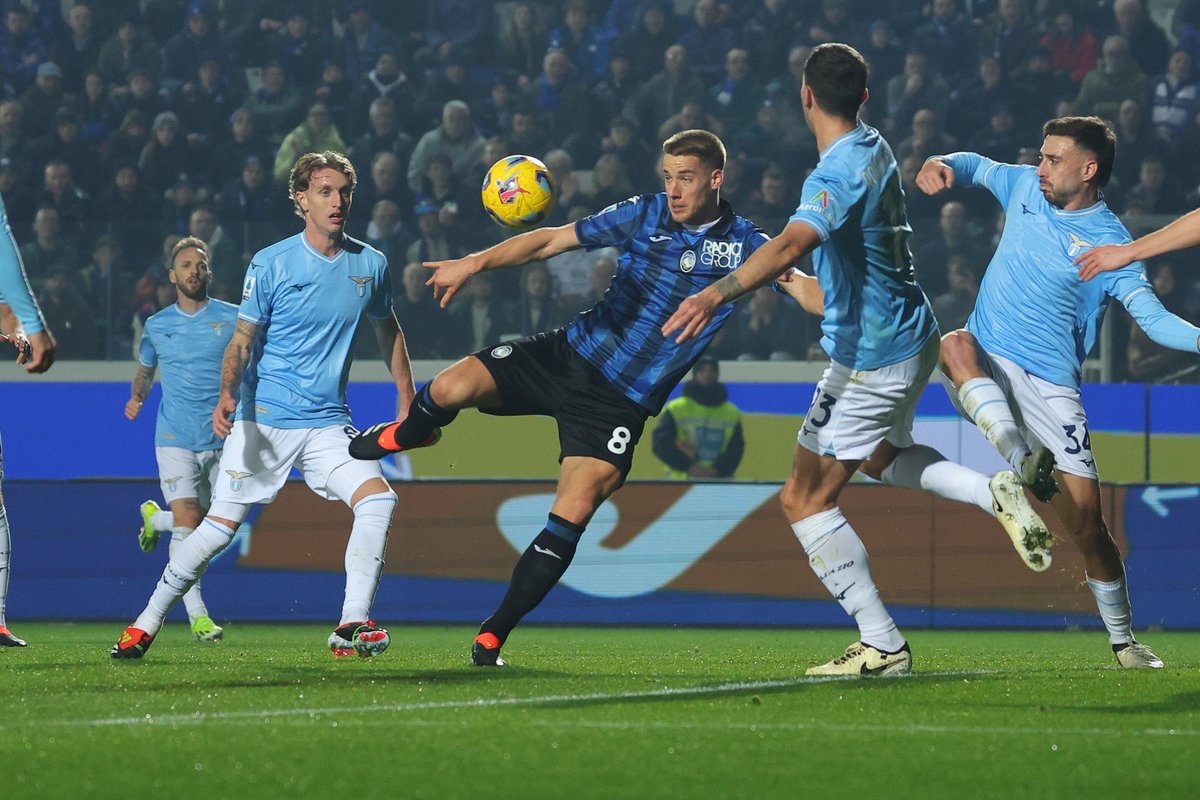 [#SerieA🇮🇹] L’#Atalanta l’emporte 3-1 contre la #Lazio !

⚽️ #Pasalić 16’
⚽️⚽️ #DeKetelaere (pen) 43’ 76’

⚽️ #Immobile (pen) 84’

#AtalantaLazio