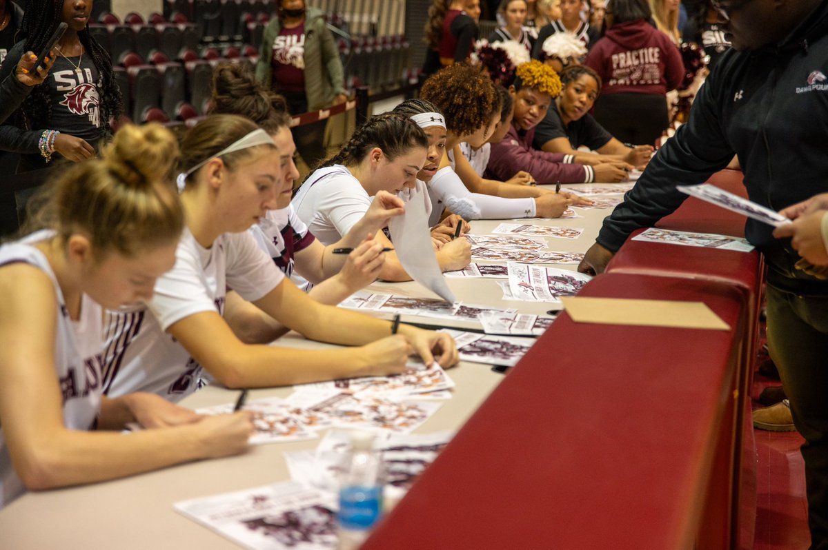 SIU_WBasketball tweet picture