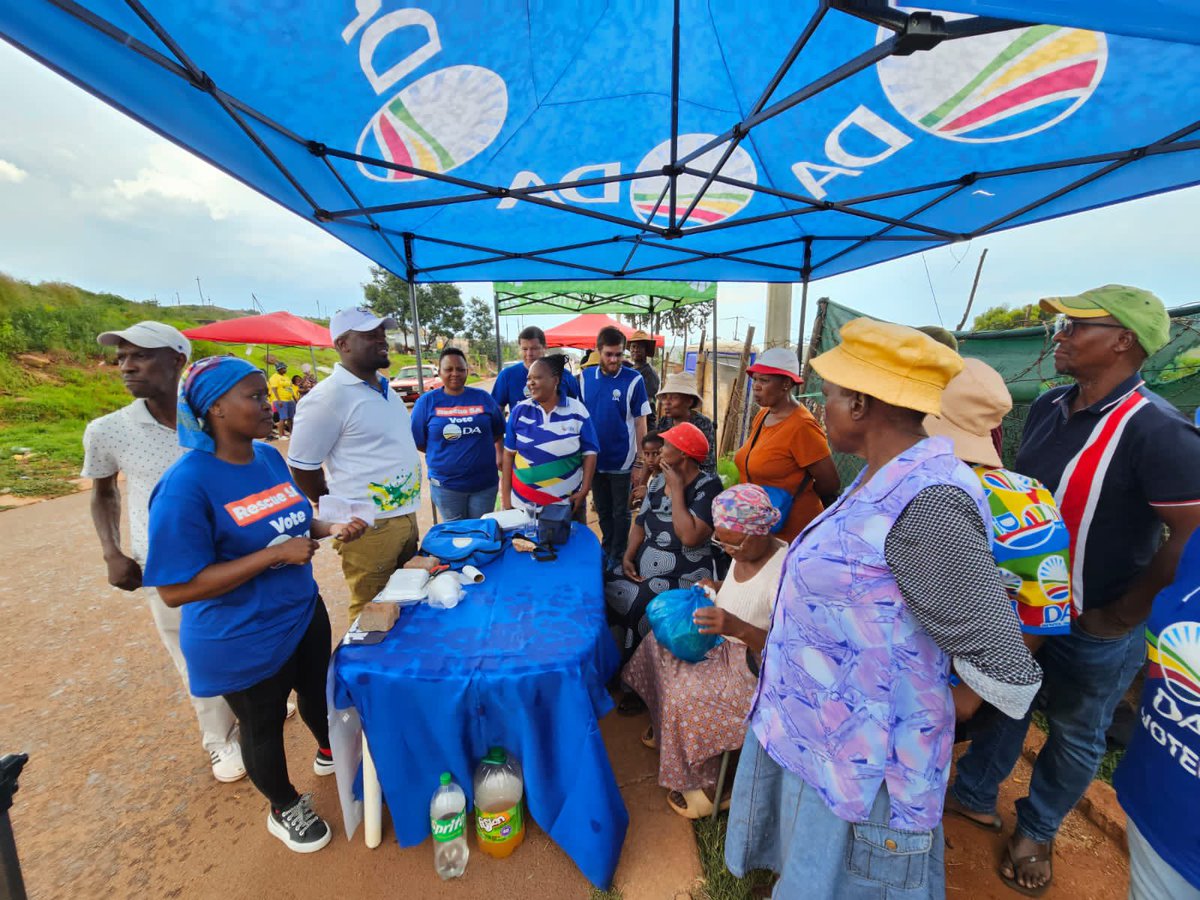 SollyMsimanga's tweet image. This morning we started in Pretoria, I registered to vote. 
We went to Atteridgeville, Centurion, and all over Mogale. 

The take away? 

Change is coming. Get registered while you still can. And Vote DA.

#RegisterToVoteDA 
#RescueSA 
#SollyForPremier