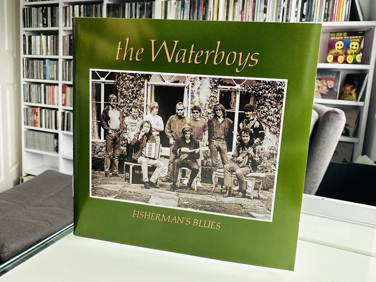 #Nowplaying @TheWaterboys7HO #FishermansBlues such a lovely album, tempted to pick up the expanded boxset and other titles…. what to point to start at @MickPuck @The_Waterboys
