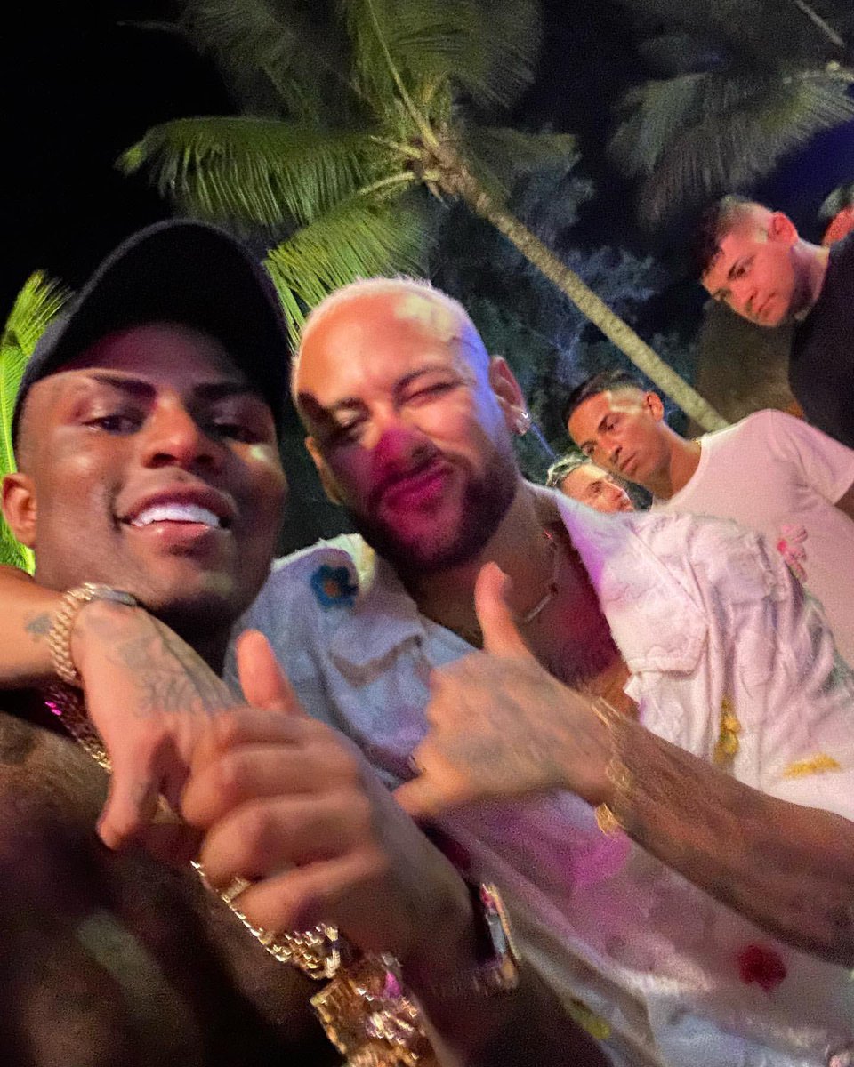 Neymar e Mc Ig. 

4Ⓜ️