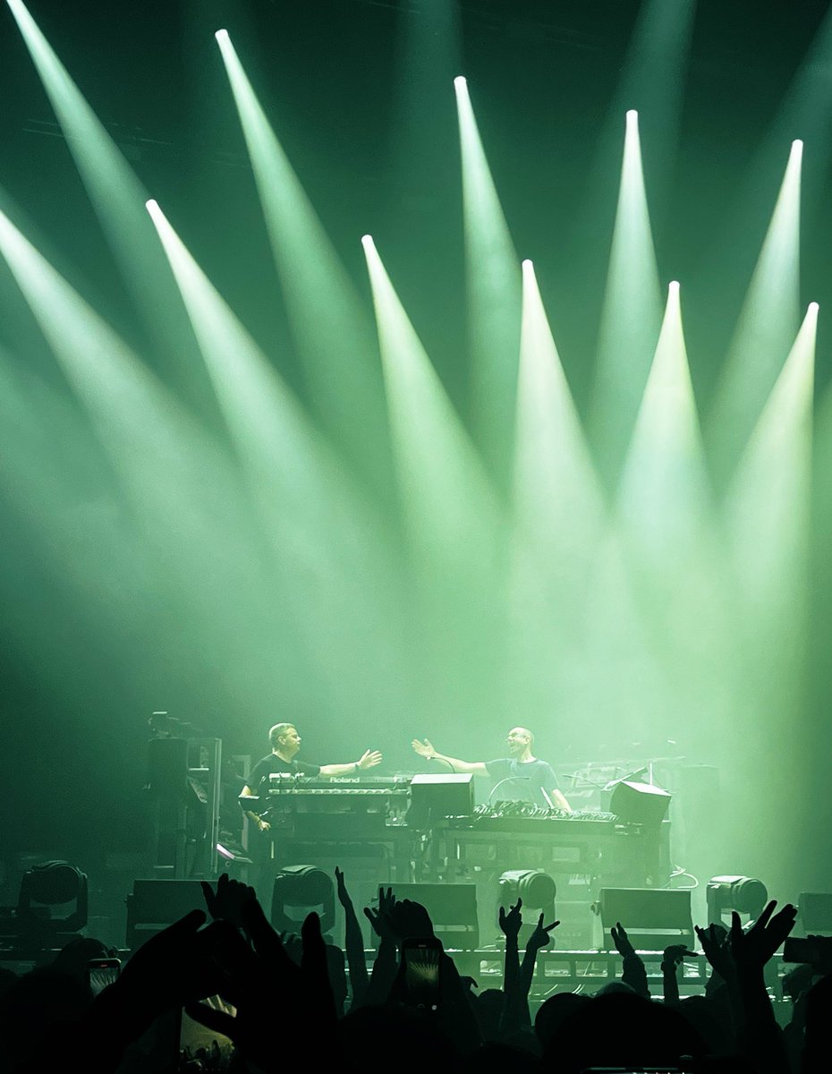 UG_free's tweet photo. thank you for the happy time!
#TheChemicalBrothers
#ケミカルブラザーズ https://t.co/esgWXaqy6x