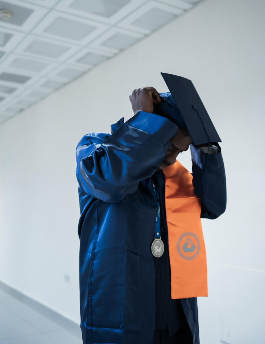_shanaofficial's tweet photo. GRATITUDE….

HOTTER BY ONE DEGREE

The Tassel was worth the hassle…..
Mc with the MSc… 

Thanks to everyone who was part of the journey… 
❤️ 💡 https://t.co/urZJbhifsU