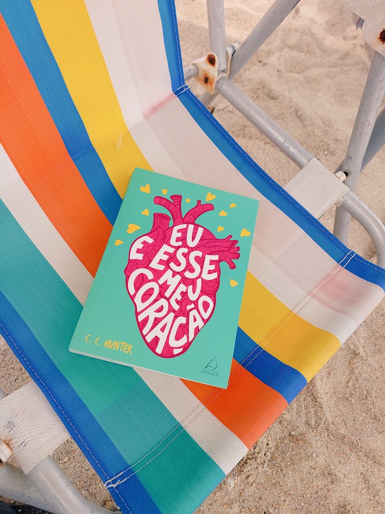 lystudys's tweet image. tão gostosinha a leitura desse ✨️ trouxe pra ler na praia e agora tô na metade