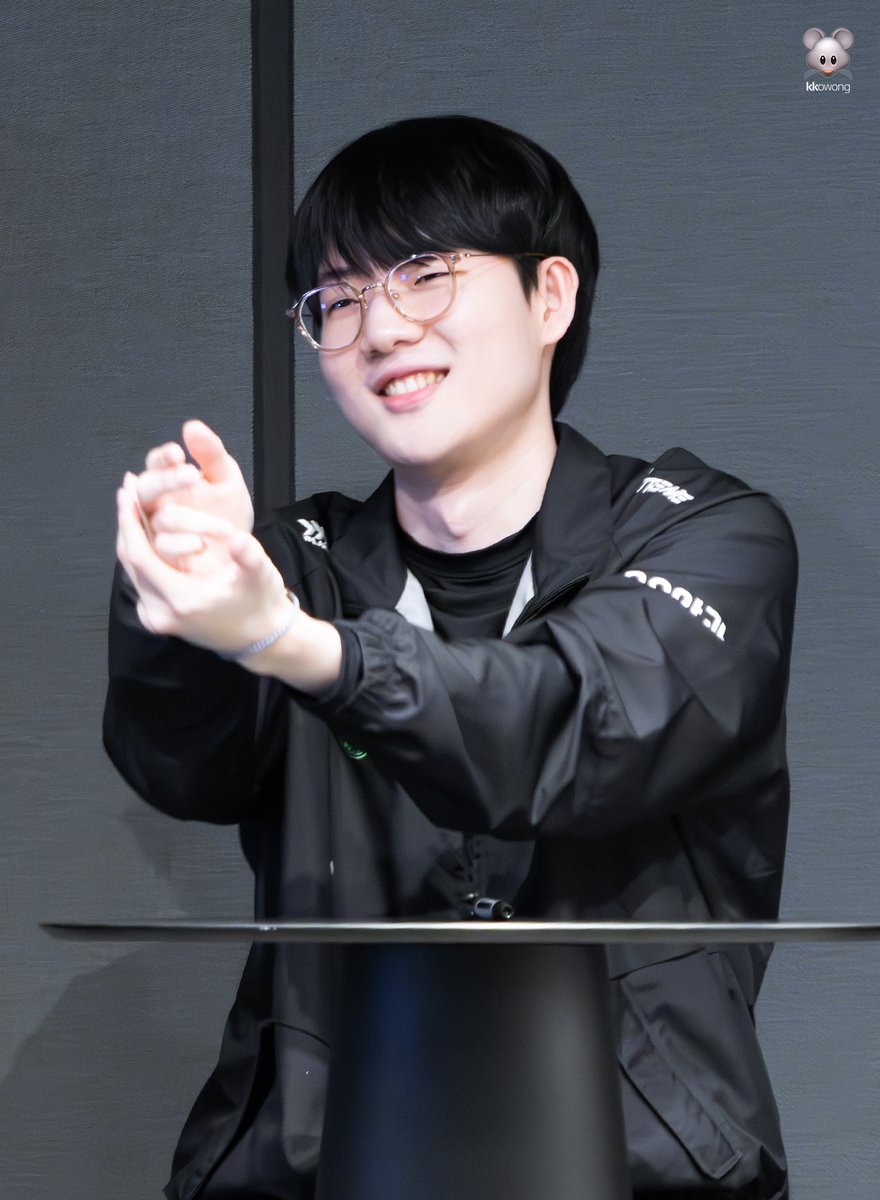 240204 떡국 많이 먹구 설 지나고 봅시다✨🫵👈👋
#Viper #바이퍼 #박도현