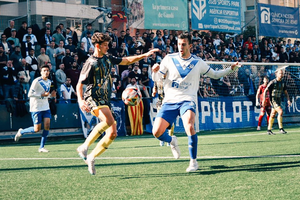 🖊️ "Ratxa trencada però liderat en solitari"

⚽️ Europa 2 - Andratx 2

🔵 Primer Equip masculí

💻 Crònica i 📷 galeria d'imatges a: ceeuropa.cat/equips-princip…

#futbolcat #2RFEF3 #ViladeGràcia #SagradaFamília