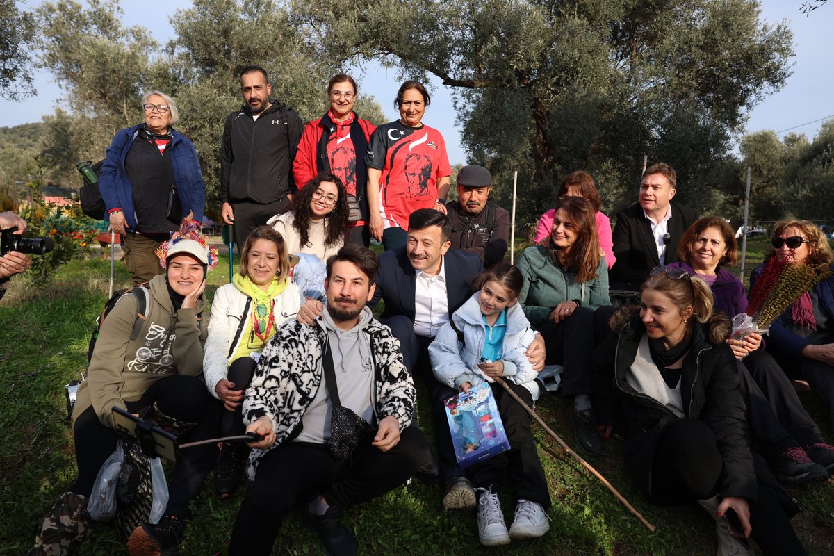 avhamzadag's tweet photo. Çiçek kokulu Bayındır’da güzel İzmirlilerle💐

📍3. Bayındır Turan Nergis ve Kuru Çiçek Festivali https://t.co/Cxt0JULBYn