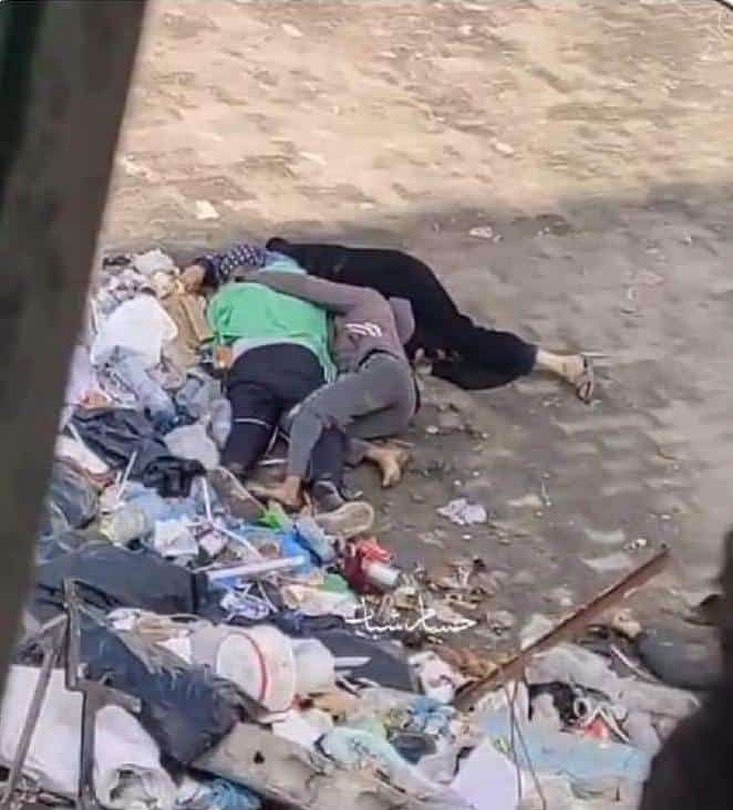 Bydundar44's tweet photo. "Müslümanların" utanç günlüğüne yazacakları bir görüntü daha !

Katledilen Gazzeliler çöpün kenarında gömülmeyi bekliyor !

Ey "müslümanlar" Hayatın tadını çıkarın (!)

 Zira öldüğünüzde hesabınız çetin olacak ! https://t.co/QCdoFa64iO