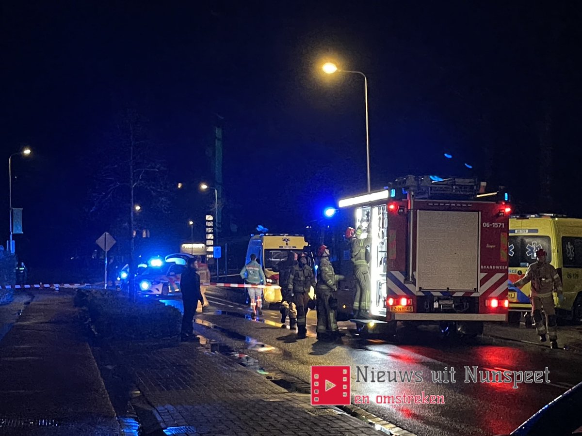 Bij het dodelijke ongeval gisteravond in Epe waarbij een meisje van 14 om het leven kwam, word nu gezocht naar de bestuurder van een lichtkleurige Volkswagen Polo zegt de politie.

Heeft u informatie die van belang kan zijn voor het onderzoek? Bel dan met de politie via