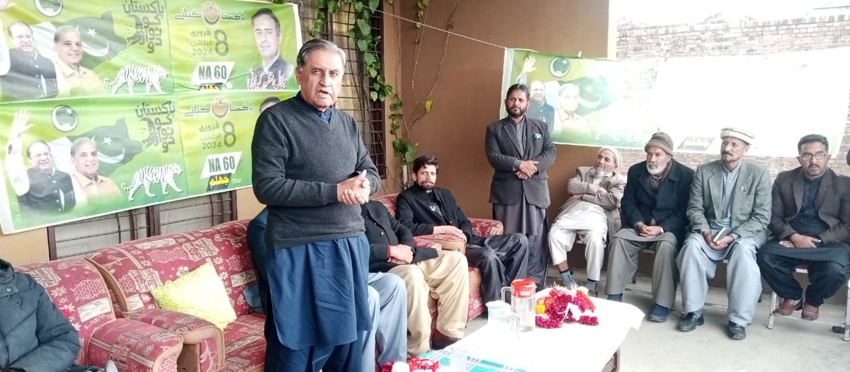 این۔اے60جہلم :یونین کونسل  پنڈ متے خان کے گاؤں  موہڑہ کلیال میں  ماسٹر ناصر صاحب کی جانب سے منعقد کی گئی کارنرمیٹنگ میں والد محترم جنرل(ر) ڈاکٹراظہر محمود کیانی کی راجہ اویس خالد کے ہمراہ شرکت
میٹنگ میں شریک تمام احباب اور معززین کی جانب سے مسلم لیگ(ن) کی قیادت پر اعتماد کا اظہار