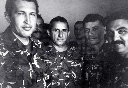 Derecho_paz's tweet photo. En el Día de la Dignidad, enaltecemos la valentía y humanismo de nuestro Comandante Hugo Chávez, líder revolucionario que luchó incansablemente por la justicia y la igualdad. Su legado nos inspira a seguir defendiendo nuestra dignidad como hijos e hijas de Bolívar #4FDelPueblo https://t.co/aLvi6f530k