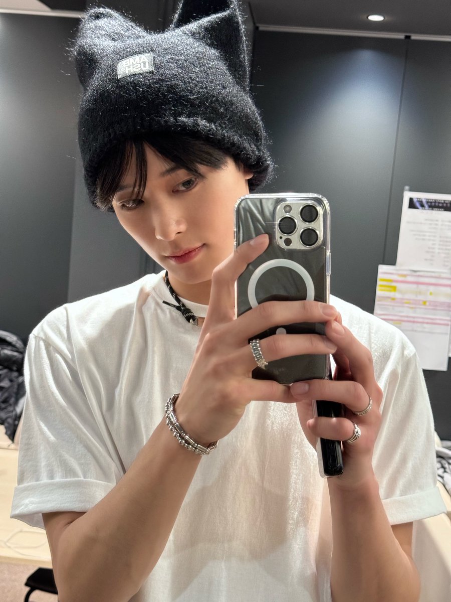 dailyljy's tweet photo. 240204 🐱💬 [11:51pm kst]

juyeon sent photos of him in a cat beanie https://t.co/Oq9elzf7h0