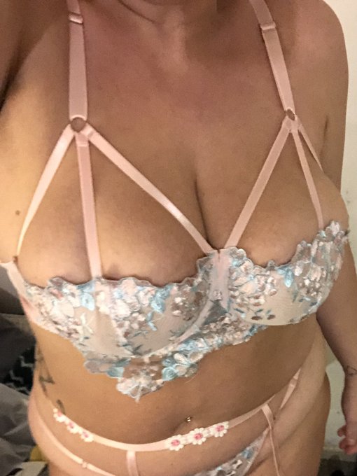 After a naughty lock-in last night nothing better than a relaxing Sunday #sexysunday #38gg #ALLNATURAL<a href="/tag/allnatural"class="tags"><span>#allnatural</span></a><a href="/tag/sexysunday"class="tags"><span>#sexysunday</span></a><a href="/tag/bigboobs"class="tags"><span>#bigboobs</span></a><a href="/tag/bigtitmilf"class="tags"><span>#bigtitmilf</span></a>