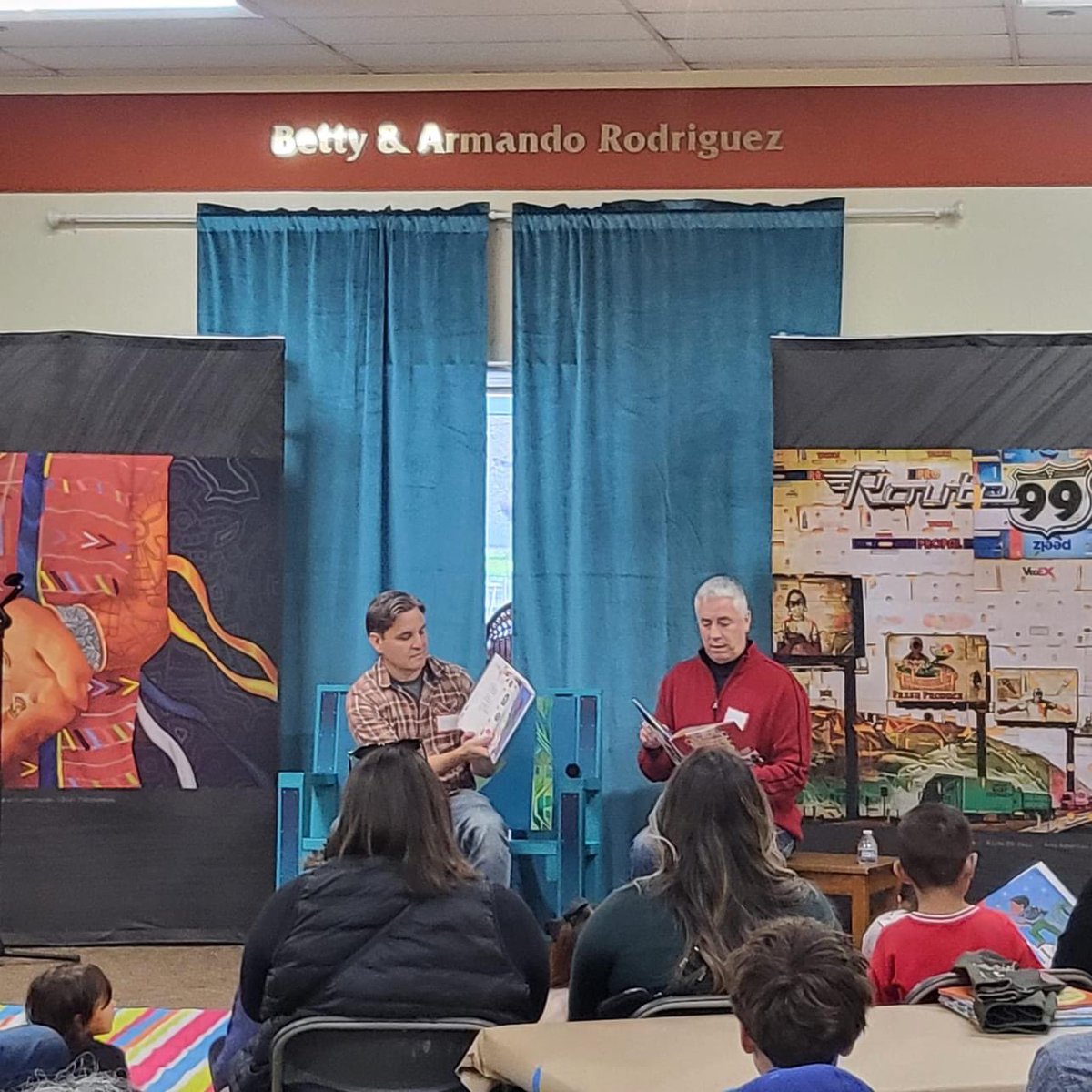 Amazing time at The @FresnoFAM Museum and @arteamericas presenting my work and books to family and community. I’m so grateful and thankful to all of you. Special thanks @nicoleparra661 @SimonKIDS @HolidayHouseBks