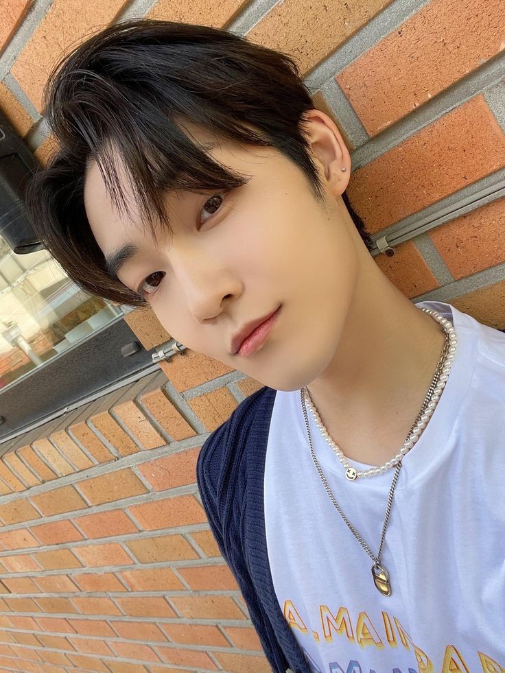 only4younghoon's tweet photo. ᘏ彡⭒🍜 Gacoan dates with kakak sayang 😋🩷  ˖ ׁ ⊹ ᨘ

#TBSD #TheBSelcaDay #TheBshot◡̈ #DeobiSelcaDay #더비셀카데이 #케빈문 #케빈  #KEVIN #KEVINMOON #THEBOYZ @WE_THE_BOYZ https://t.co/EtKEAw4huQ