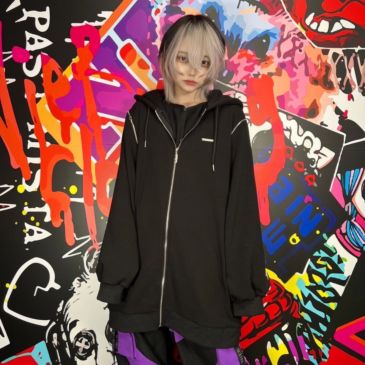 NieR_tokyo's tweet photo. 🎁本日〆切プレゼント企画🎁

防寒裏起毛2WAY OFF-SHOULDER 
ZIP OUTER【WING】

🎁3名様にプレゼント🎁

ユニセックスアイテムです🐰

◼応募方法
フォロー(@NieR_tokyo) &amp; RT
◼締切〆  本日24時

※鍵垢の方も対象内です。

是非ご参加ください🙇‍♂️🙇‍♀️ https://t.co/Owklb3qm43