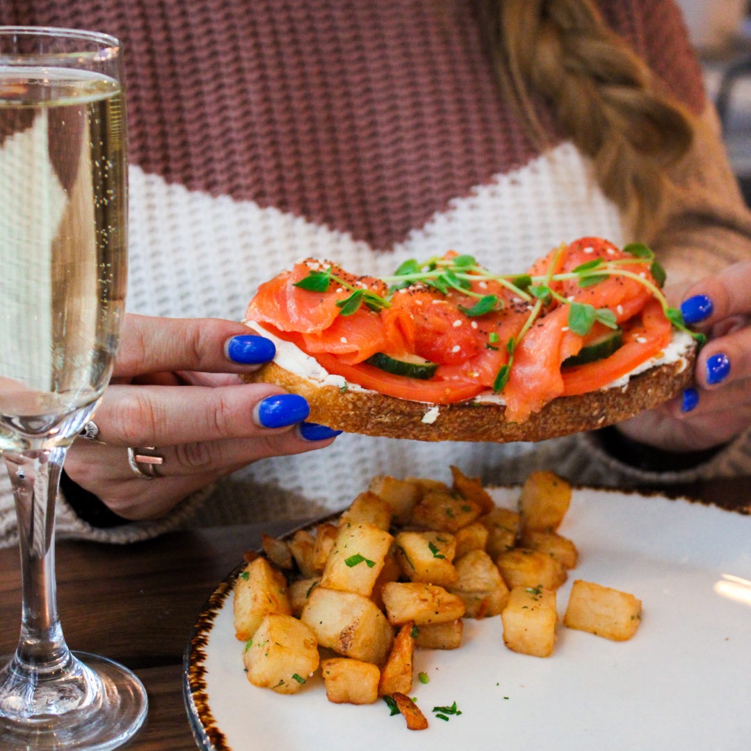 Lift up your Sunday scaries with bottomless brunch! Our Smoked Salmon Toast pairs perfectly with bottomless mimosas for only $22! 🤤🥂🍊

#rivernorthbistro #rivernorthchicago #chicagofood #brunch #chicagobrunch #mimosas #brunchgoals #smokedsalmon