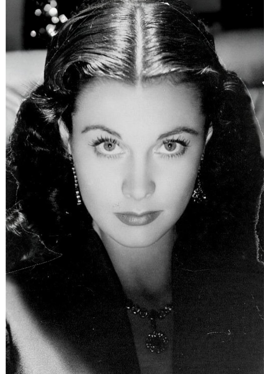 Paying homage to the inimitable Vivien Leigh, a trailblazing starlet. Her captivating on-camera expressions remain iconic and a testament to her timeless allure. #VivienLeigh #ClassicCinema bit.ly/2MfXpkn