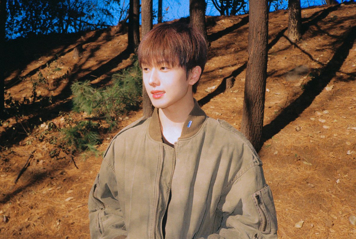 NCTJONJENG's tweet photo. ㅤ
The day when sadness and happiness become one. Thank you for being in this world giving your light to everyone. The strong bond of friendship you make for the people around you. Happy Birthday, Jisung!! 
ㅤ https://t.co/3MhcWCJHTp