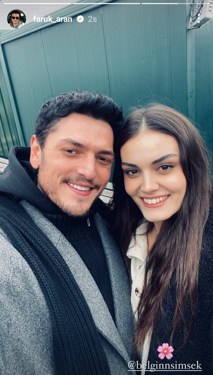 TDizi101's tweet photo. Partnercilik. Çok tatlı. 🤗
#FarukAran &amp; #BelginŞimşek ✨️

#AlGon 
#KuruluşOsman https://t.co/d2F62AxqyX
