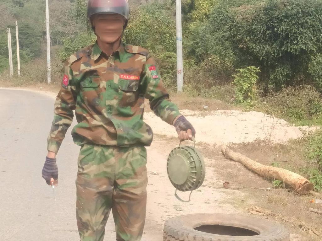 zawmoethant71's tweet photo. The #Ta,Ang army #TNLA have been disarmed the landmines, which military council has planted at #MoTae bridge , which connected #SiPaw &amp; #NamTu cities in Shan state.
https://t.co/uVGecfYLts
#2024Feb4Coup 
#HelpMyanmarIDPs
#WhatsHappeninglnMyanmar https://t.co/zNl3FOlRF3