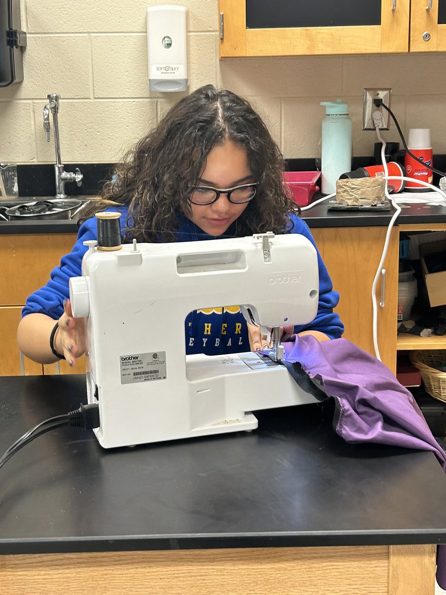 MrsVeeScience's tweet photo. @ECMSWildcats who I do not teach wanted to make poodle skirts for Valentine’s Day, so they approached me. Steam lesson on poodle skirts it is! We learned to measure, cut, sew, use cricut for freezer paper poodle stencils and had fun! https://t.co/ZanWyfx3r8