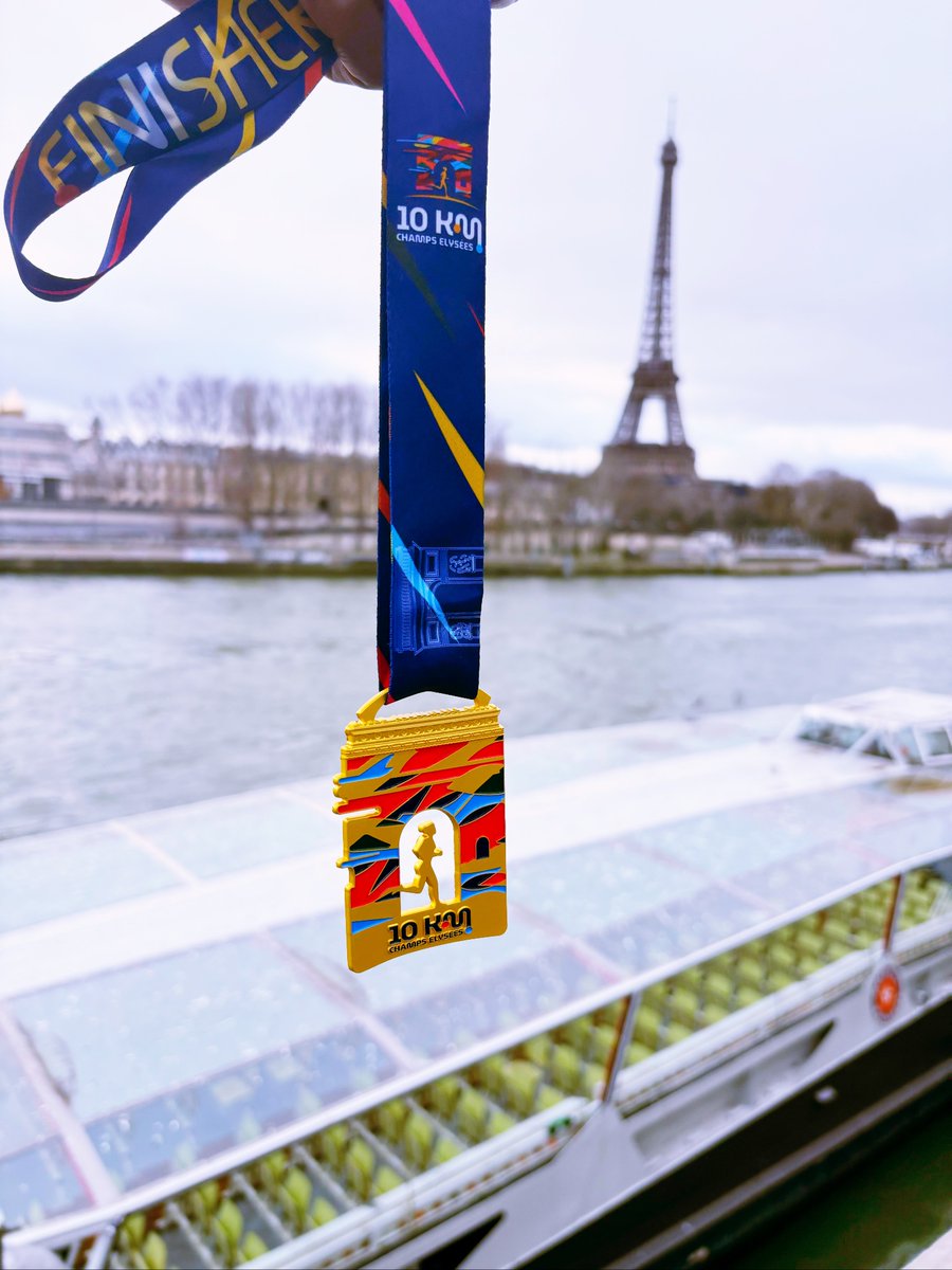 patriciaahanda's tweet photo. 🏃🏾♀️🏅Finisher du 10km des Champs-Elysées ✨1ère course de l’année sur la plus belle avenue du monde - Merci aux bénévoles et organisateurs pour cette belle édition #10km #10kmchampsElysees #Paris #Paris2024 #CourseaPied #Running #Runneuse https://t.co/nn8CiM4l5s