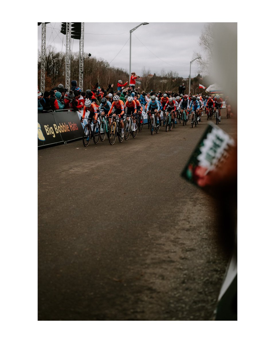 Navštívit MS v cyklokrosu byl dobrej nápad. Dokonce i manželka souhlasí.  Sice jen na sobotní závody, ale i tak super atmosféra. Cyklokrosaři a cyklokrosařky zaslouží velkej respekt. Hodně náročnej sport. #mstabor #cyclocross