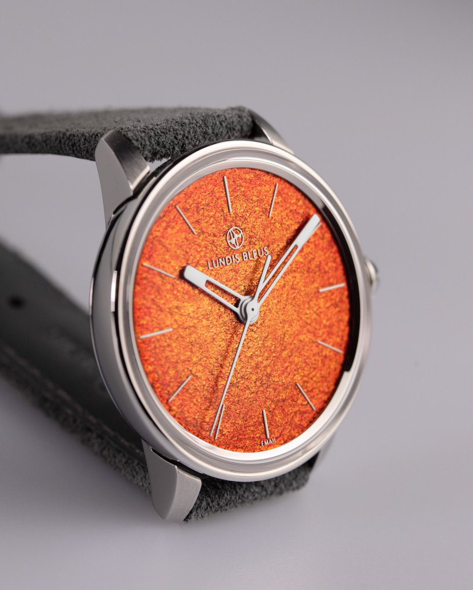 Ref.1120-CS « Color Spectrum Orange », grand feu enamel over gold foil. 🧡

#lundisbleus #metiersdart #grandfeuenamel #enameldial #enamelwatch #rarewatches #customwatch #customwatches #bespoke #bespokewatches #vitreousenamel #uniquewatch #uniquewatches #orange #orangedial