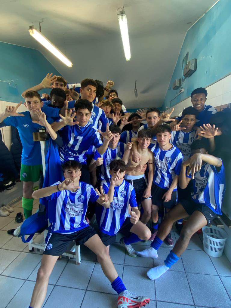 Segona victòria conensecutiva del Juvenil! Enhorabona equip!💪🏻🔝

#sempresantpere #futboldebarri #somblaus 
🔵⚪️🔵⚪️🔵