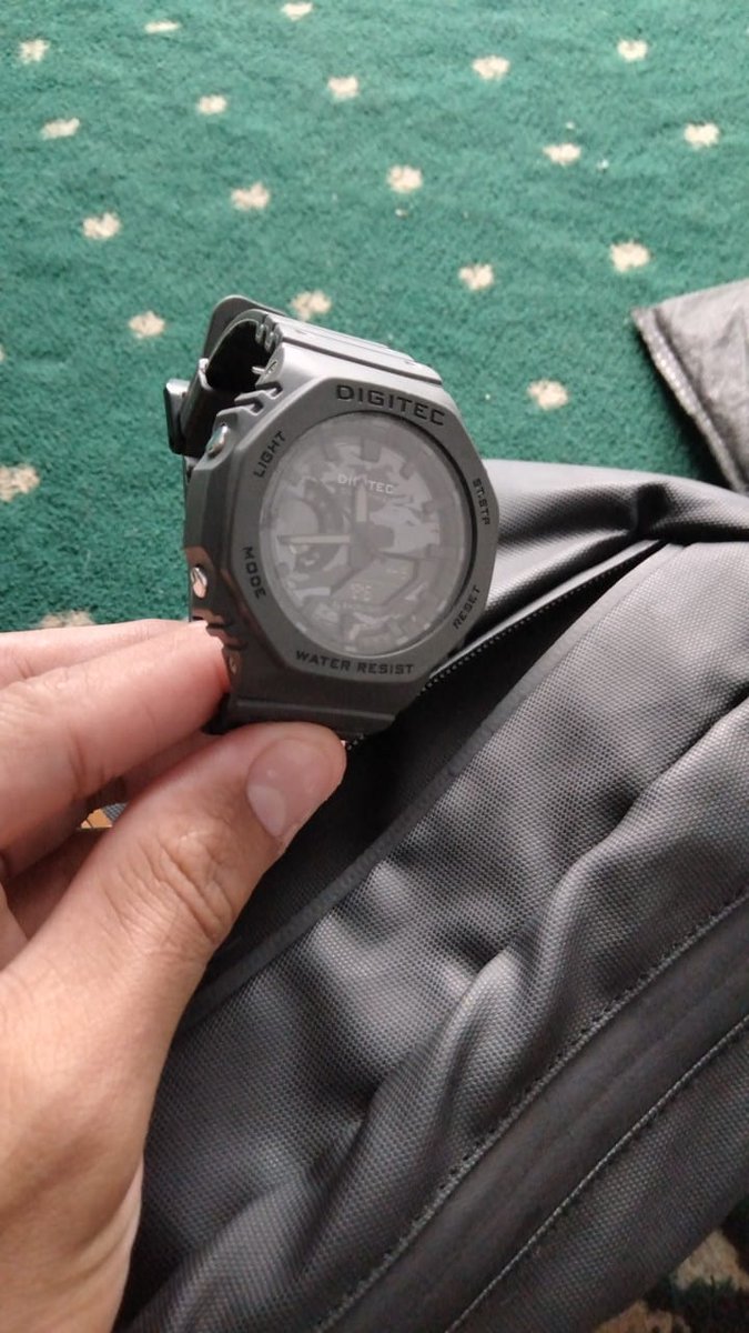 Markkbar's tweet photo. Gua semangat kerja karena murid-murid gua, ortu, dan percaya Allah lindungin gua

Jam tangan gua dibenerin sama murid. Sebahagia ini https://t.co/RcaqB892mL