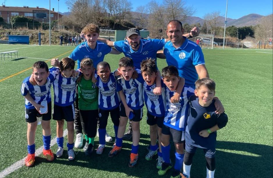 El Benjamí B ha jugat aquest matí a casa i han guanyat davant el Banyoles! Seguim!💙🔝

#sempresantpere #futboldebarri #somblaus 
🔵⚪️🔵⚪️🔵