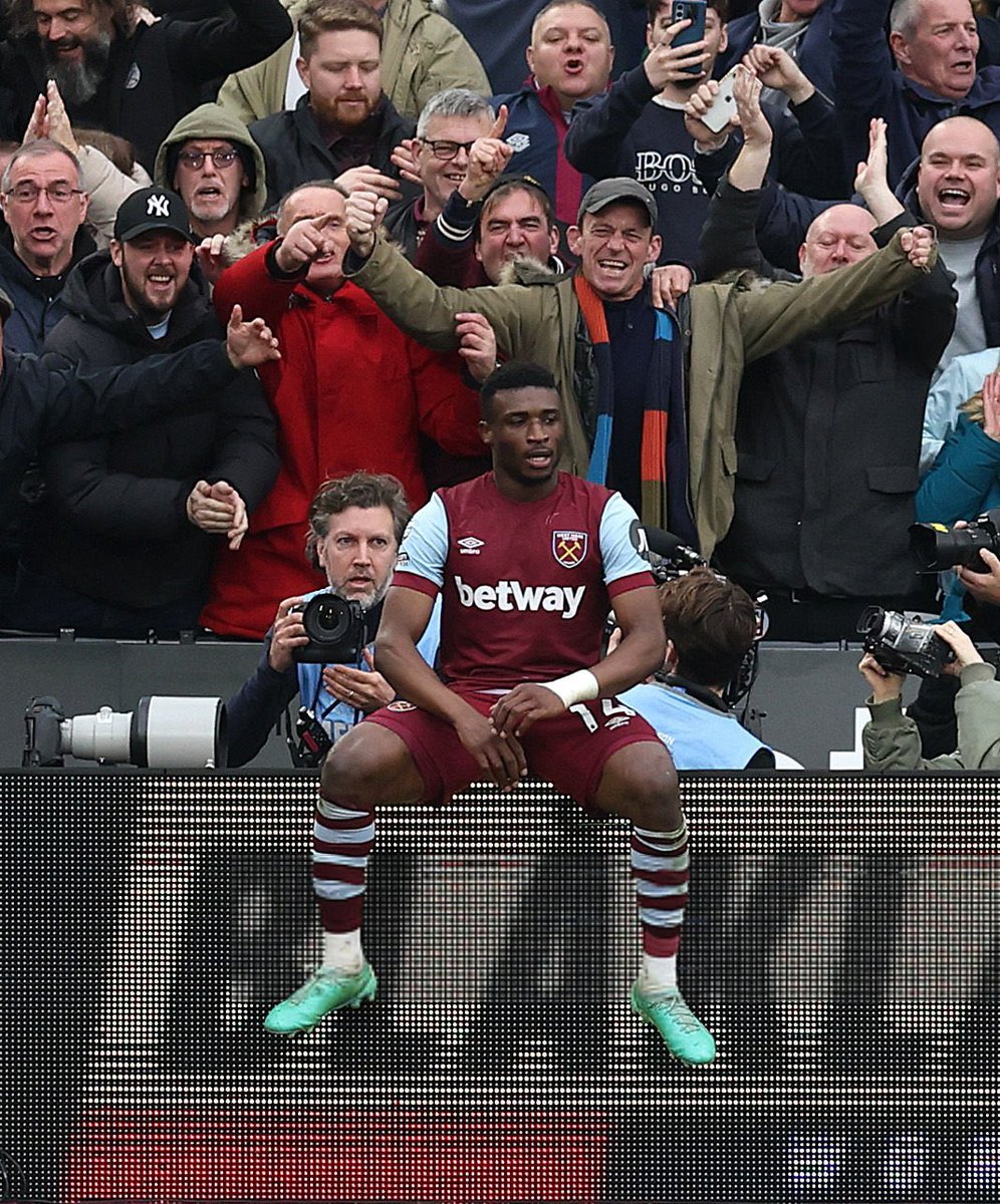 ManUnitedZone's tweet photo. Kudus after scoring the second goal against Manchester United in 2023: 

Garnacho after scoring the second goal against West Ham 😂🔴 https://t.co/BcPyfVehQf