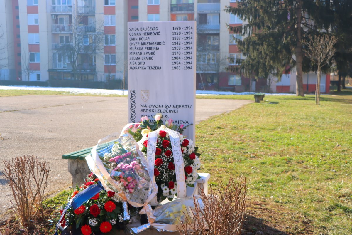 aa_balkans's tweet photo. BiH: Obilježena 30. godišnjica masakra u ulici Oslobodilaca Sarajeva na Dobrinji https://t.co/furnZ4ZSuf

#Sarajevo #Dobrinja https://t.co/UdBR64FNi1