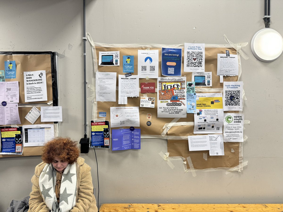 toomore's tweet image. 開放文化基金會 #OCF 這次帶著臺灣的開源社群一同前往 FOSDEM，在活動開始的這些天，我們將社群給予的傳單盡可能的貼到動線附近的佈告欄，讓路過或是排隊等議程的會眾順便看看來自臺灣的訊息！看起來稍微缺乏美感的佈告欄已成 #FOSDEM 的風格特色，順應自然我們也就「彩色傳單」的樣貌呈現！#COSCUP