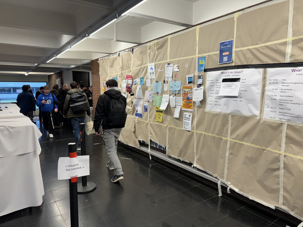 toomore's tweet image. 開放文化基金會 #OCF 這次帶著臺灣的開源社群一同前往 FOSDEM，在活動開始的這些天，我們將社群給予的傳單盡可能的貼到動線附近的佈告欄，讓路過或是排隊等議程的會眾順便看看來自臺灣的訊息！看起來稍微缺乏美感的佈告欄已成 #FOSDEM 的風格特色，順應自然我們也就「彩色傳單」的樣貌呈現！#COSCUP