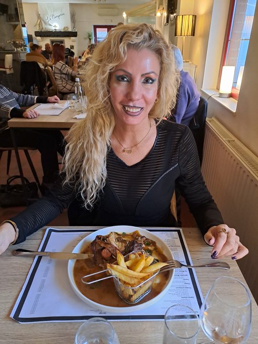 O&ugrave;   &agrave; d&eacute;jeuner votre Ma&icirc;tresse.... ? https://t.co/f9gLShTuva<a href="/tag/restaurant"class="tags"><span>#restaurant</span></a><a href="/tag/lounge"class="tags"><span>#lounge</span></a><a href="/tag/soiree"class="tags"><span>#soiree</span></a><a href="/tag/braind"class="tags"><span>#braind</span></a>