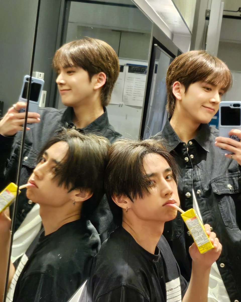 pawaiggp's tweet photo. 너무 잘 어울려서 열불난다 정말로!!!
ㅅㅅ오질라게많이하는 CC같다구.......... https://t.co/MuKkcsSEon