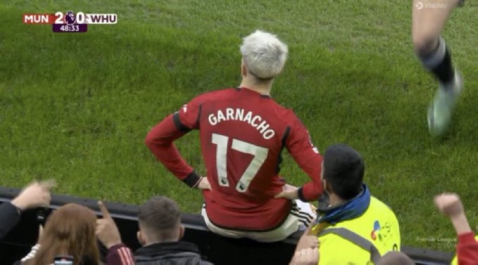 🎙 Di Maria: “If I was Garnacho, I would stop celebrating like Cristiano Ronaldo.”

Garnacho the next game - celebrates like his Idol.